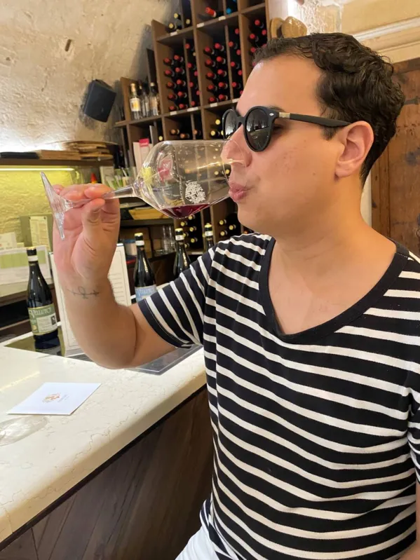 Na fazenda Meroni, Fábio Luporini fez degustação de vinho