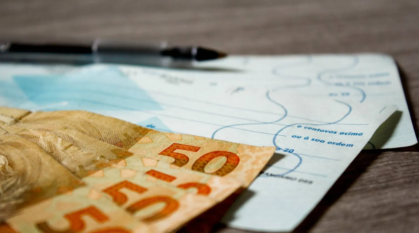 A competição entre meios de pagamento continua feroz, cheques e Doc têm menos uso, boleto também deverá desaparecer