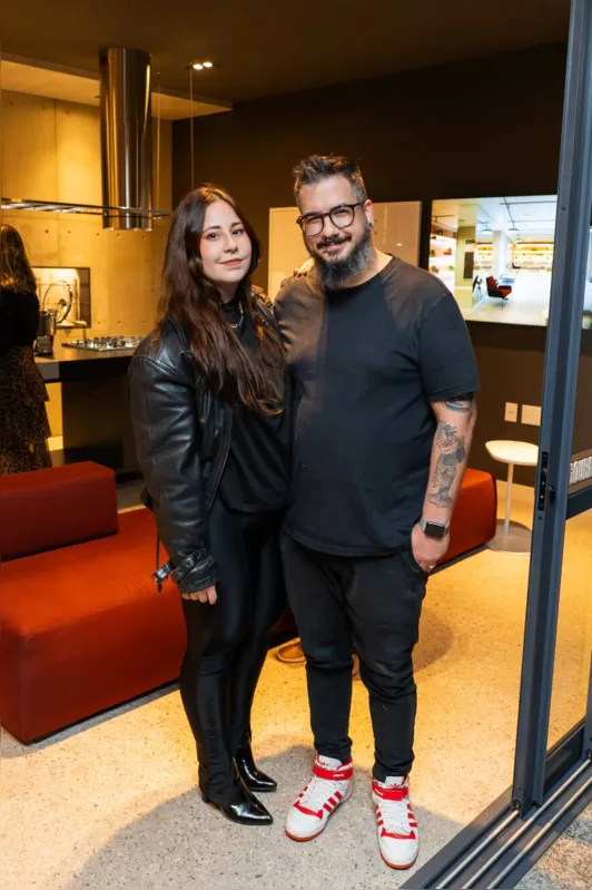 Aline Okamoto e Lucas Alves