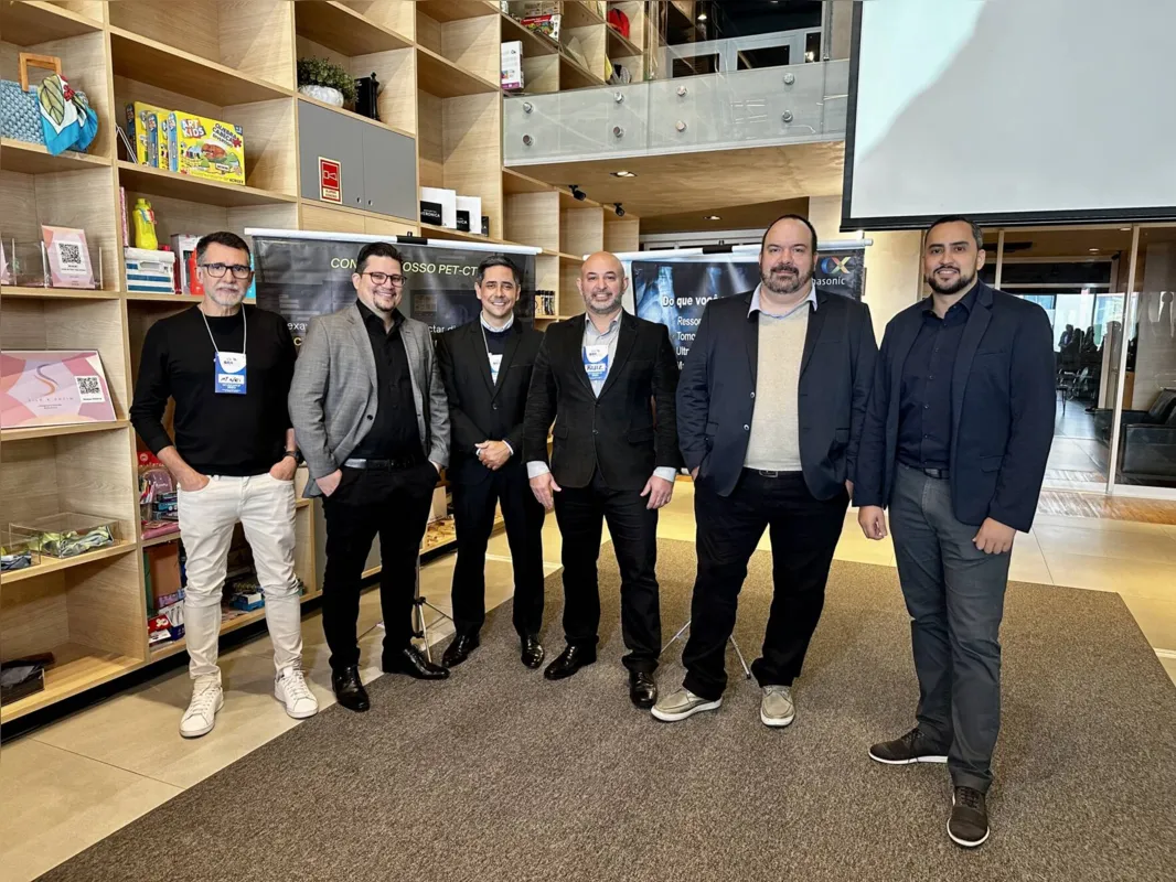 Os palestrantes Professor Dr. Mario Nei Paccagnan (Litz), Paulo César de Oliveira Junior (ValorUp), Tiago Pereira (Unimed Norte Pioneiro), Marcio Ricardo Ruiz (Genesis Group), Dino Almeida (KPMG) e Thiago Devisate (ValorUp)
