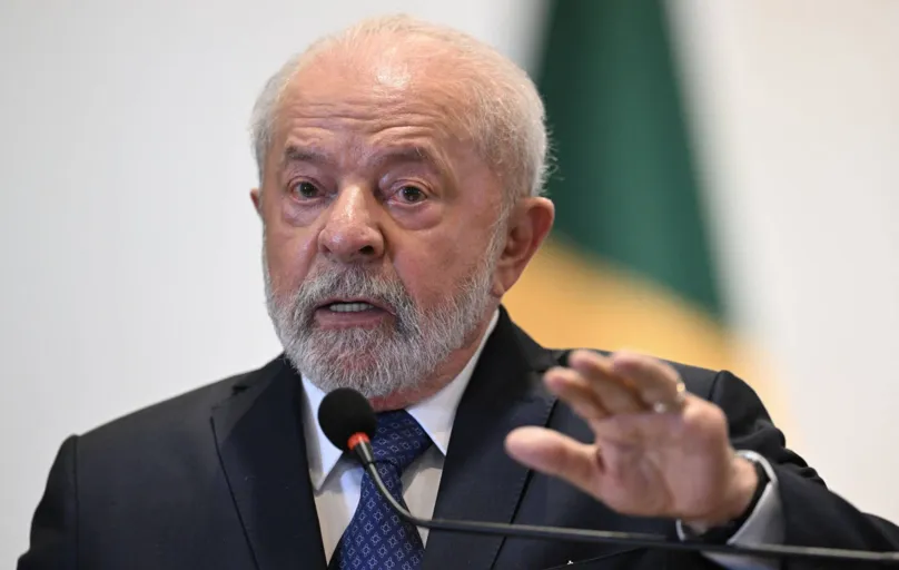 "Não existe explicação aceitável para que a taxa de juros esteja em 13,75%. Não temos inflação de demanda no Brasil", criticou o presidente Lula