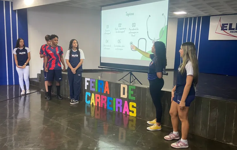 Feira de Carreiras apresenta aos alunos diversas profissões e suas peculiaridades