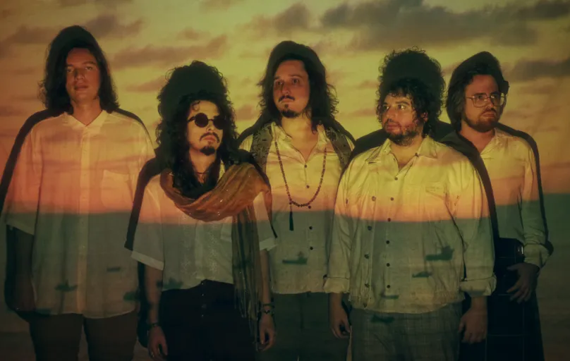 O Hipertrópico: banda celebra Londrina e a vida universitária no novo clipe que faz parte do álbum Atlântico