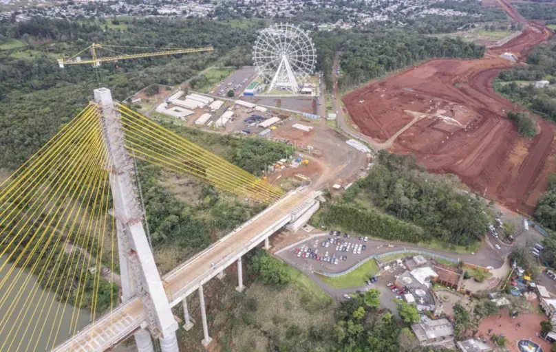 Obras em outubro de 2022, com a Ponte da Integração em destaque