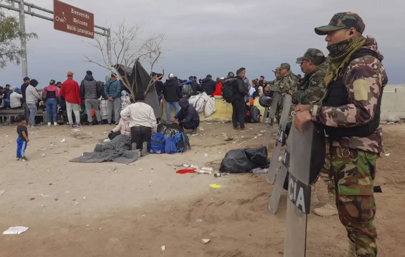 Entre 150 e 200 migrantes têm se concentrado diariamente na passagem entre Tacna, no Peru, e Arica, no Chile