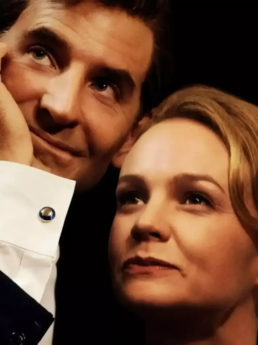 Filme  explora profundamente a vida pessoal de Leonard Bernstein (Bradley Cooper) e seu relacionamento com a  esposa Felicia (Carey Mulligan)
