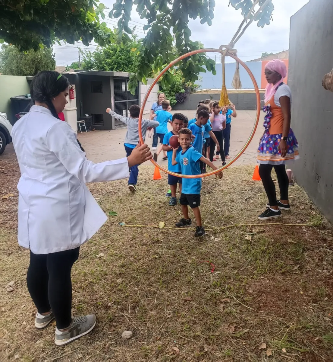 Projeto de Psicomotricidade: Alfabetizando o Corpo e a Mente Através dos Movimentos, no  CMEI Durvalina Pereira Oliveira de Assis, tem abordagem multidisciplinar