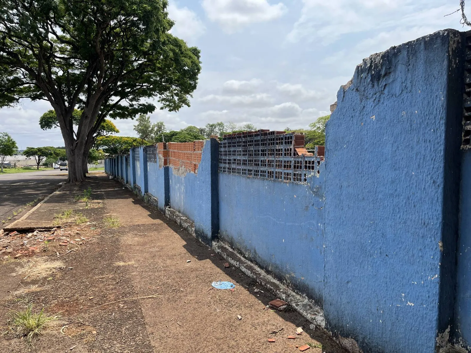 De acordo com Acesf, muro do cemitério Padre Anchieta será substituído por formato palito de concreto
