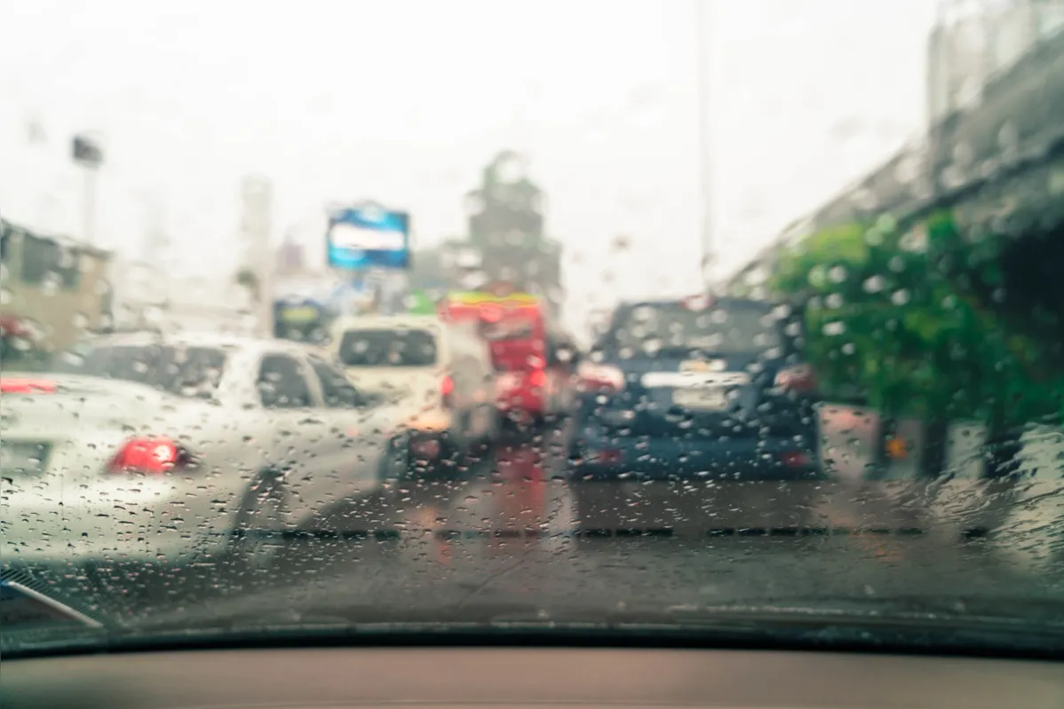 Imagem ilustrativa da imagem 5 dicas de cuidados com a pintura do carro durante as chuvas