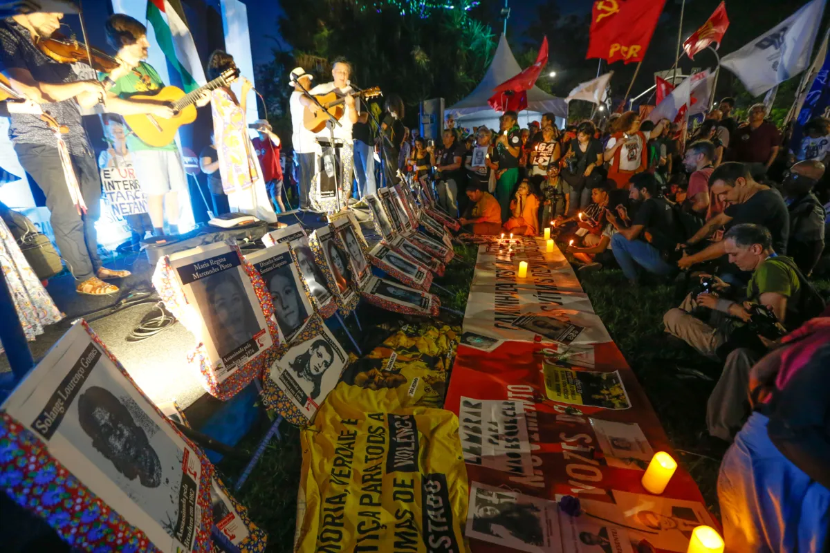 Caminhada Silenciosa no Ato 60 Anos do Golpe de 64 realizada no último dia 31 de março em São Paulo: manifestantes expõem fotos de desaparecidos ou mortos durante a ditadura militar no Brasil
Foto: Paulo Pinto/Agência Brasil