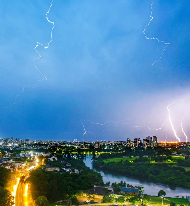 Imagem ilustrativa da imagem #A CIDADE FALA: Calor com chuvas e raios