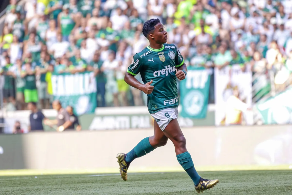 Vendido para o Real Madrid por R$ 400 milhões, Endrick é o segundo jogador mais caro da história do futebol brasileiro, atrás apenas de Neymar. Ele vai se juntar ao clube espanhol quando completar 18 anos, em julho de 2024