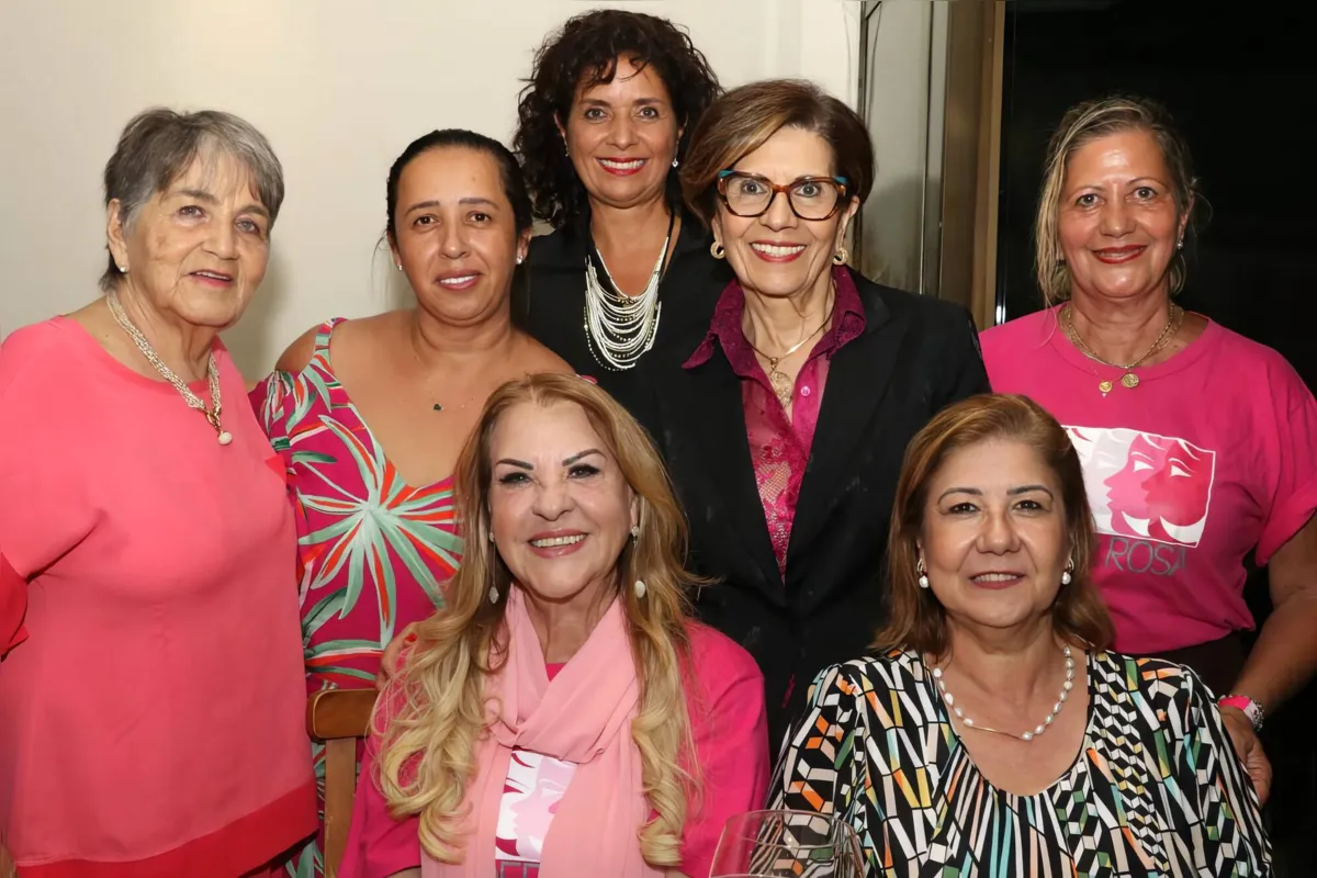Sônia Medeiros, Patrícia Bueno, Rose Benates, Elza Correia, Jeanete Vargas (em pé) Zilda Romero e Vânia Queiroz