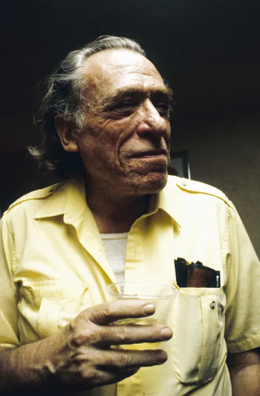 Apegado ao fluxo da escrita, Bukowski desprezava a forma;  em suas palavras, a forma era uma gaiola na qual ele não queria entrar