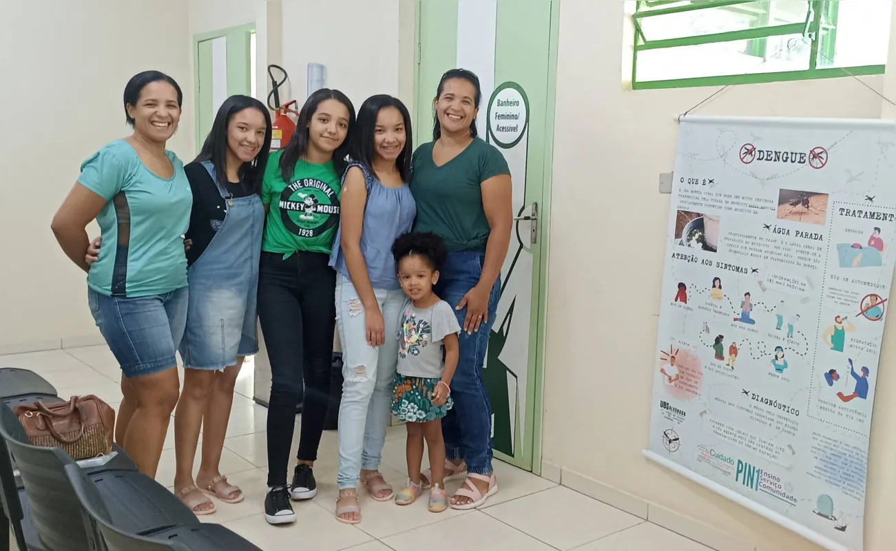 Adesão total da faixa etária familiar: primas concordam que cuidados tem que ser mantidos