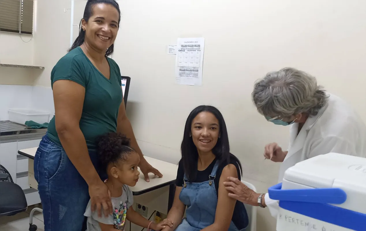 Maria Eduarda Caldas: primeira da família a ser vacinada