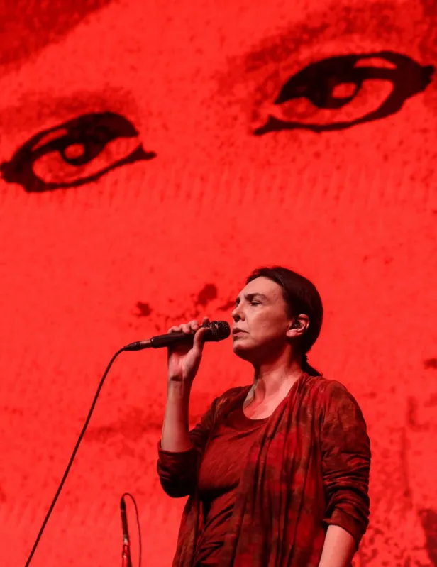 Show de Adriana Calcanhoto abriu a FLIP, com homenagem a Pagu, escritora modernista que ainda hoje dá muito o que falar