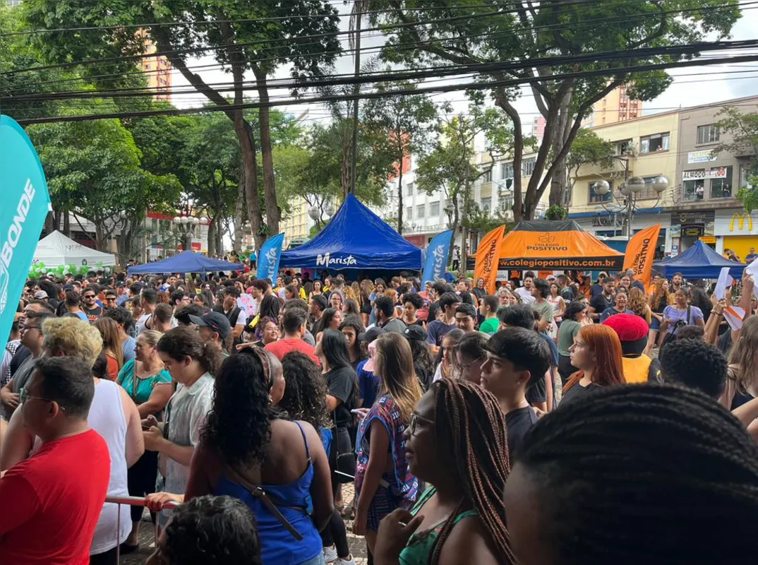 Imagem ilustrativa da imagem Alegria de aprovados da UEL24 ultrapassa as barreiras das telas