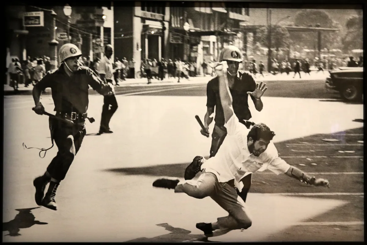 Imagem ilustrativa da imagem Analistas apontam similaridades entre golpe de 64 e ataques de 8/1
