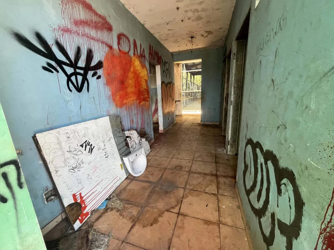 Praça da Juventude foi inaugurada em 2013: mais de dez anos de deterioração, furtos e vandalismo