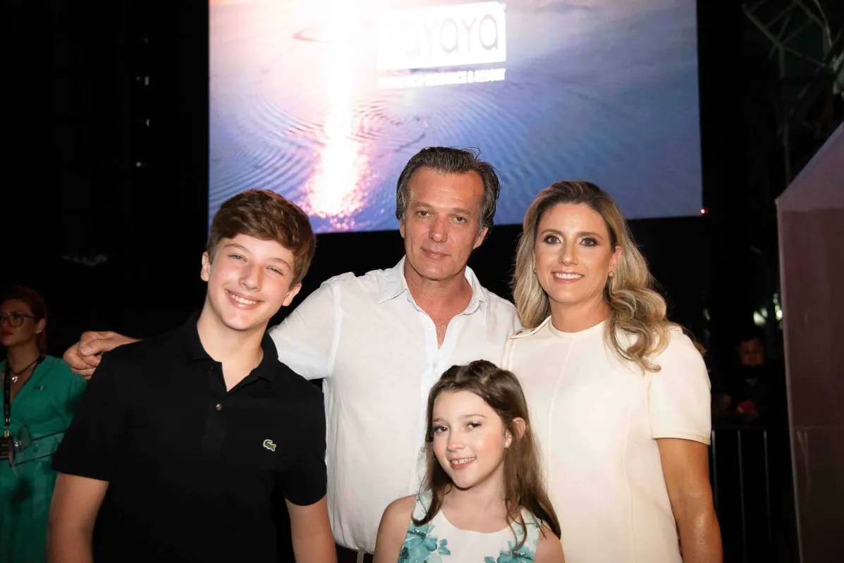 Patrick Ferro com a esposa, Taisa, e os filhos, Patrick Ferro Filho e Valentina