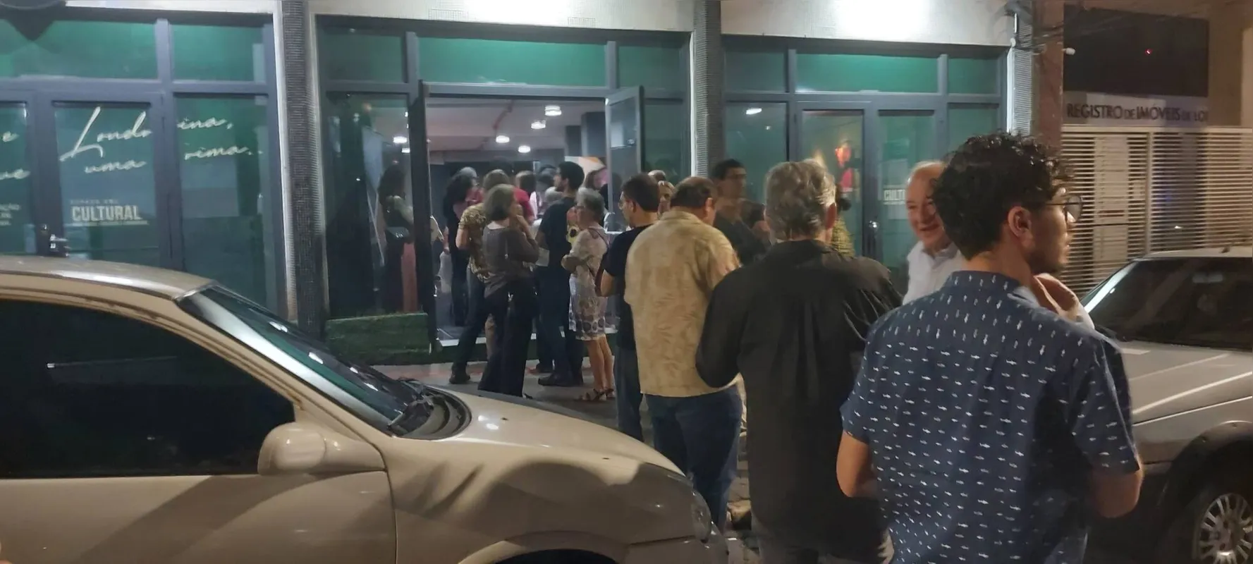 Fila em frente à AML Cultural para assistir ao espetáculo "Dr. Gabriel - Uma Alma Partida", um dos grandes sucessos de 2023