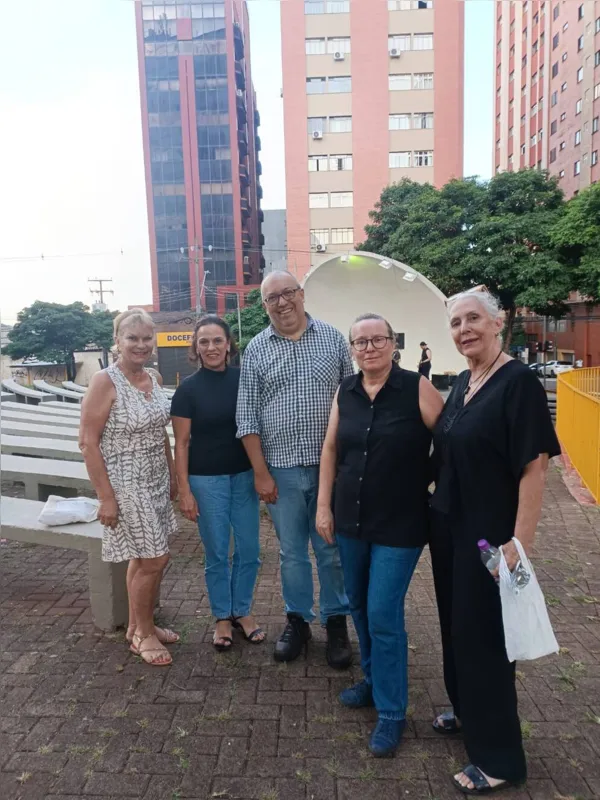 Primeiro passeio do Roteiro Histórico da Concha Acústica contou com a representante do Sindicato Estadual de Guias de Turismo do Paraná, Rosângela Aparecida Ribeiro Gondo, a Secretária de Turismo do Paraná, Sandra Nadja Camacho, Leandro Henrique Magalhães, a autora e contadora de histórias tia Wilma e Iara Hernandes