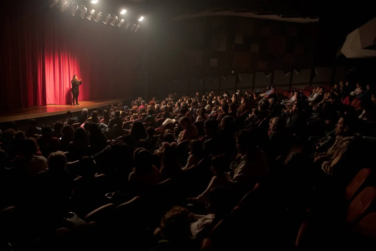 Apresentaçaõ do Filo - Festival Internacional de Londrina - no Espaço Villa Rica lotado, um local de muita cultura e memória