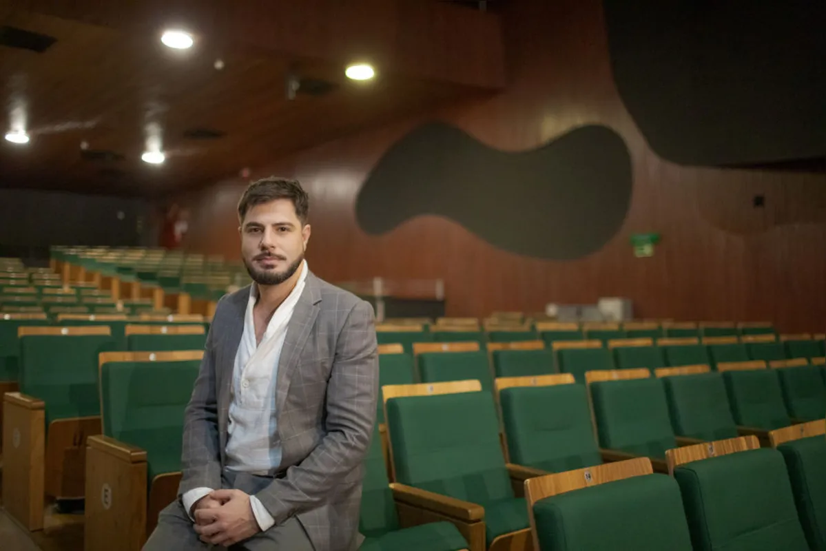Renato Forin Jr. traduziu a peça "Homens que Caem", da francesa Marion Aubert, para o português