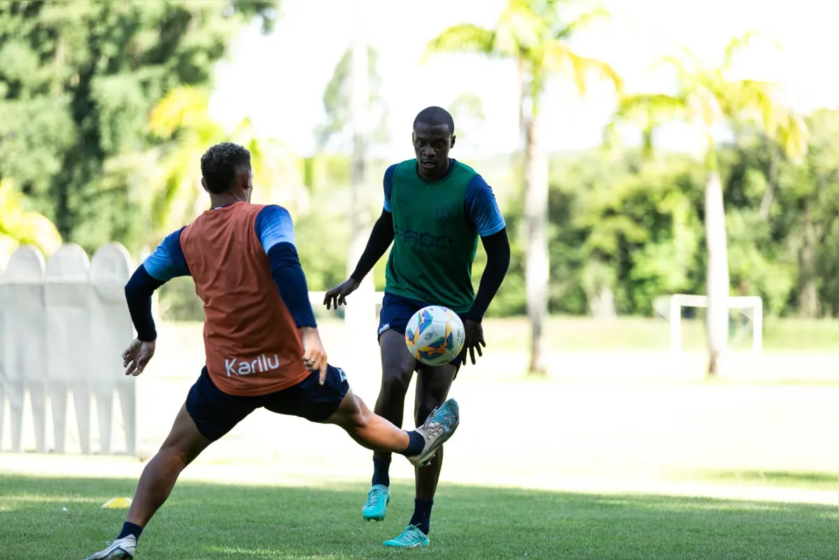 Zagueiro Frazan ainda aprimora a parte física e pode estrear na quinta-feira contra o Coritiba, no Café