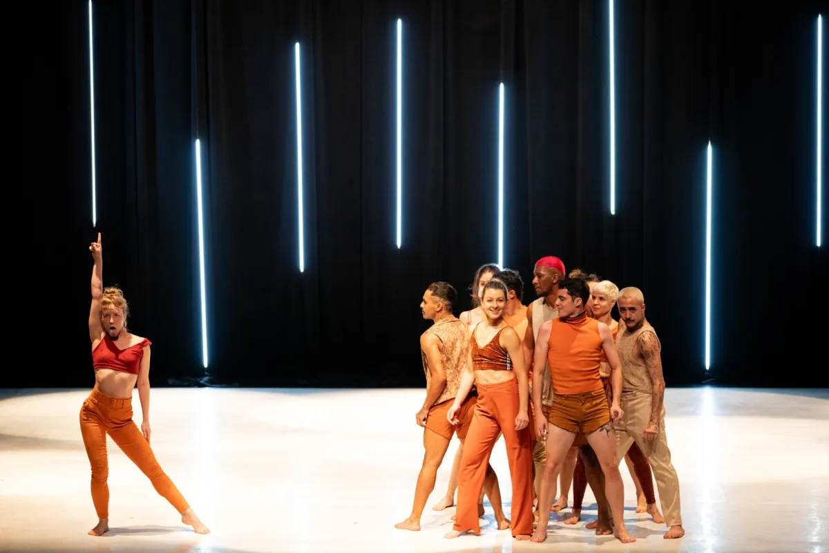 "Bora!", com o Ballet de Londrina: considerado por Henrique Rodovalho uma de suas coreagrafias mais leves