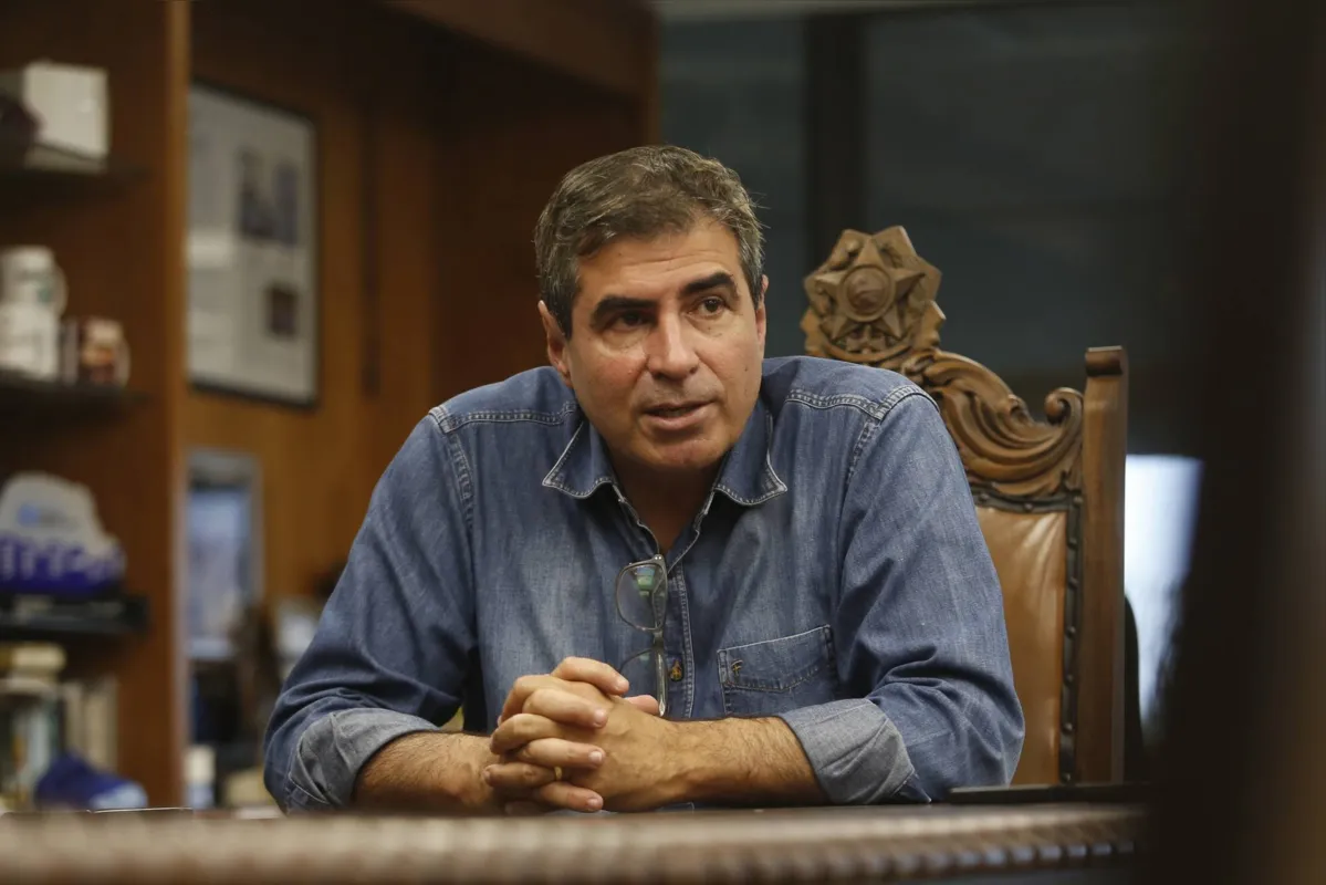 Cada poder tem sua autonomia de gestão de recursos. Vocês não criticam quando o Executivo tenta interferir nas decisões do Legislativo?”, respondeu o prefeito Marcelo Belinati