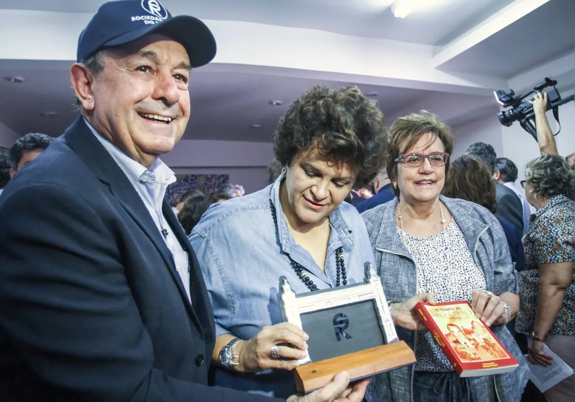 Na EXPO 2015 aconteceu a visita de Izadora Teixeira, Ministra do Meio Ambiente, e Kátia Abreu, Ministra da Agricultura. Na foto, Beatriz Garcia Cid entregando um livro sobre a história de Celso Garcia Cid e Moacir Sgarioni entregando um troféu da passarela em frente ao parque, uma réplica do portal inglês, (já que Londrina foi colonizado por ingleses).