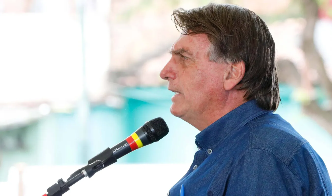 Nas redes sociais, Jair Bolsonaro pediu para que seguidores não façam ato em outros municípios
