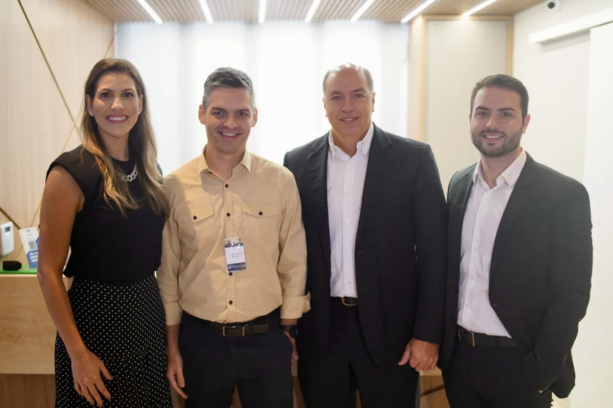 Dra. Fernanda Buss, Dr. Ari Gavinho, Dr. George Mahfoud e Dr. Caio Granato