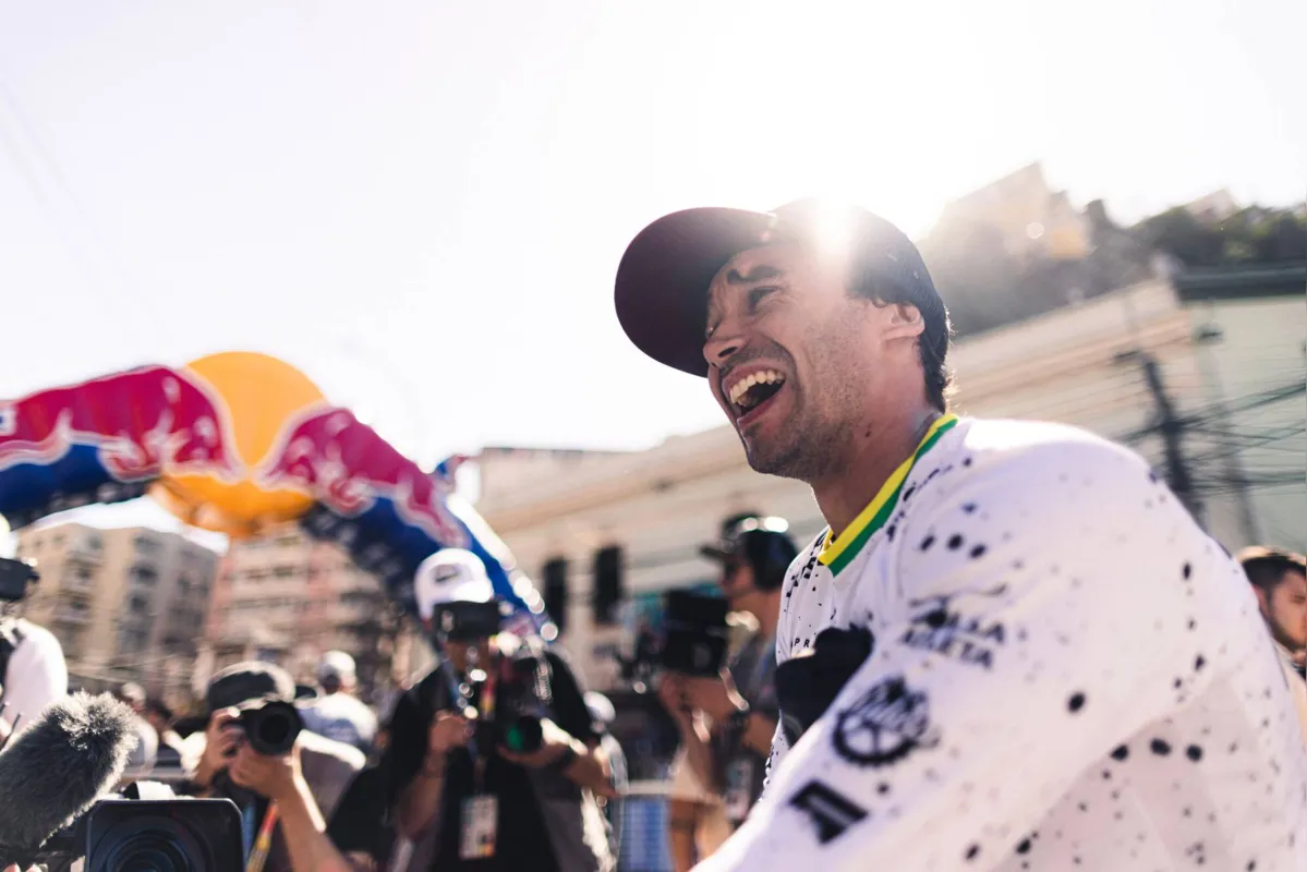 Lucas Borba vence 1 lugar na prova de Downhill Street - Red Bull Valparaiso Cerro Abajo no domingo 3 de Março de 2024, Chile.