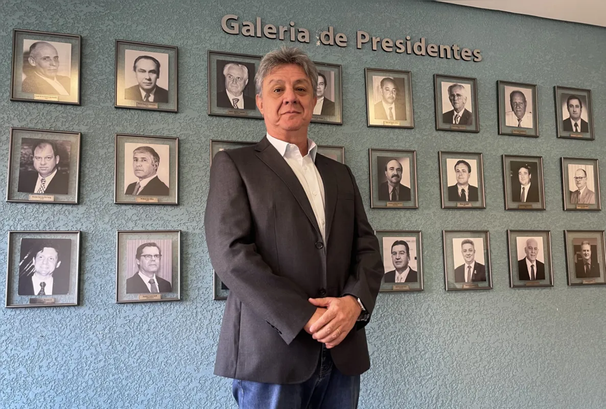 O presidente do CEAL, Brazil Alvim Versoza: galeria dos ex-presidentes da entidade