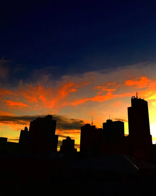 Imagem ilustrativa da imagem CIDADE FALA: As cores do céu de Londrina