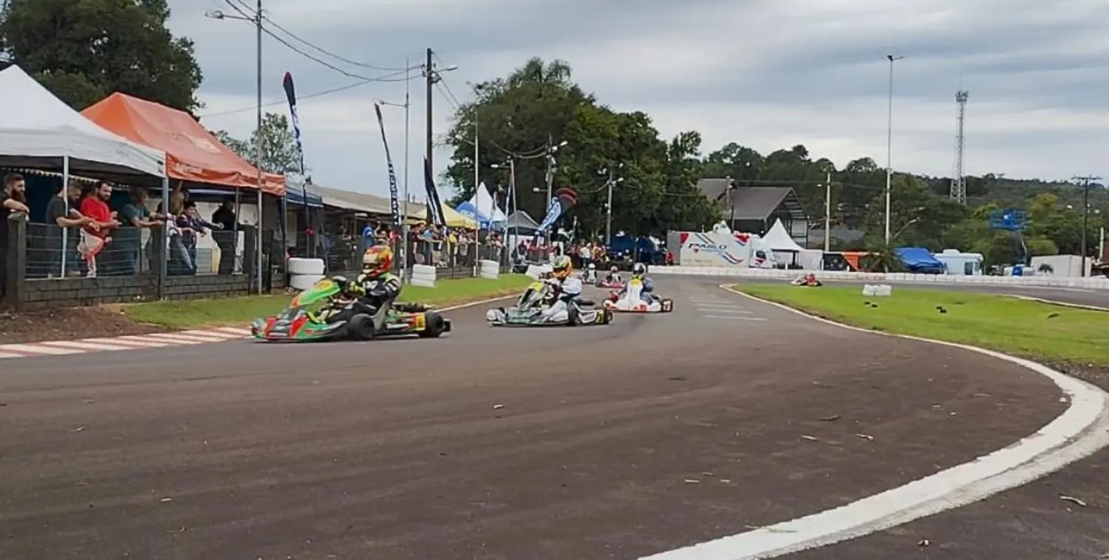 Imagem ilustrativa da imagem Campeonato Sul-Brasileiro movimenta kartódromo Ayrton Sena até sábado