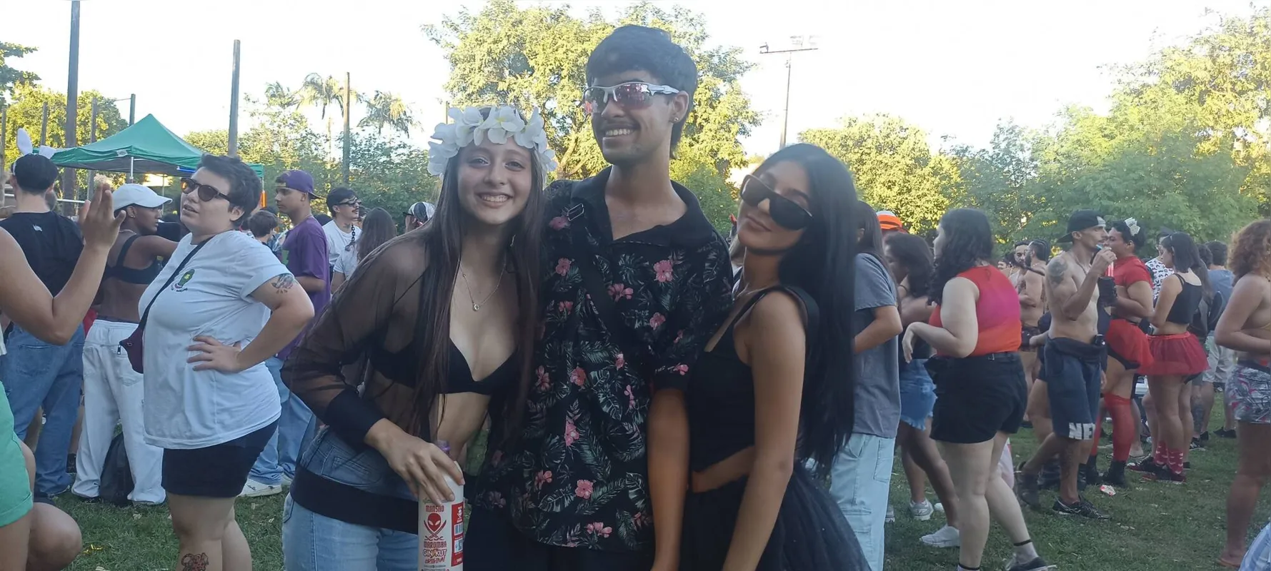 Muitos foram se divertir  no Carnaval da diversidade da Vila Brasil