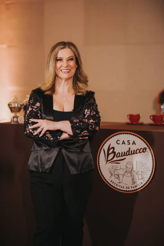 À frente da Casa Bauducco Londrina, a empresária Lucimara Gimenes celebra este novo momento do espaço, que é sucesso no Catuaí Shopping e agora atende, também, o segmento de eventos