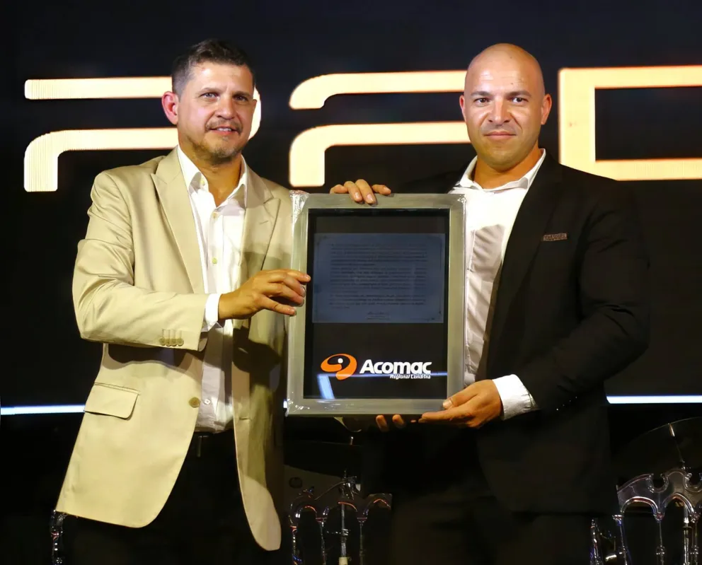 O presidente da Acomac Londrina, Adriano Montanari, com o diretor da Industria PADO, Leandro Nascimento