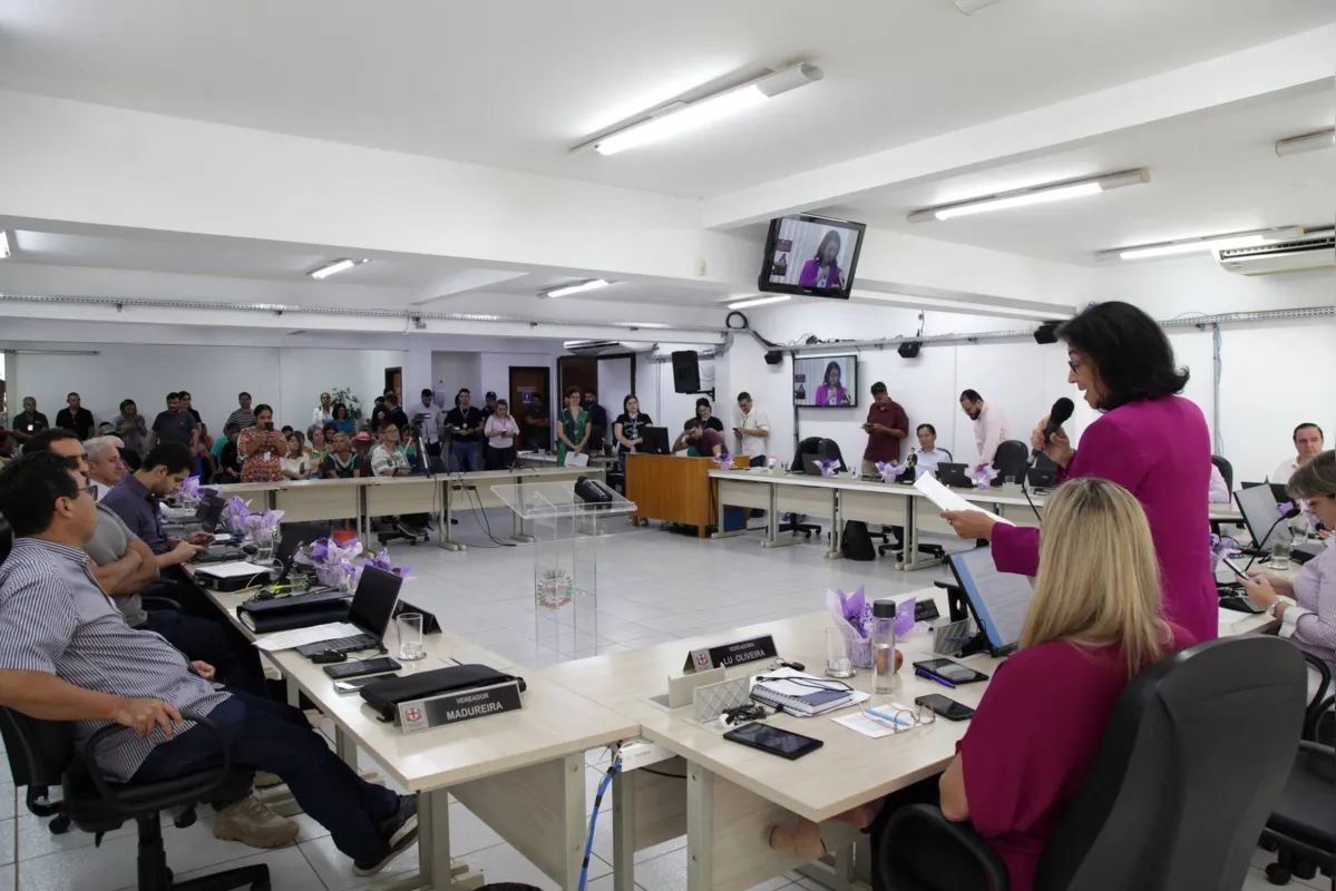 Às vésperas do Dia Internacional da Mulher, a Câmara de Londrina realizou comemoração alusiva à data, durante sessão desta quinta-feira (07/03/2024).
