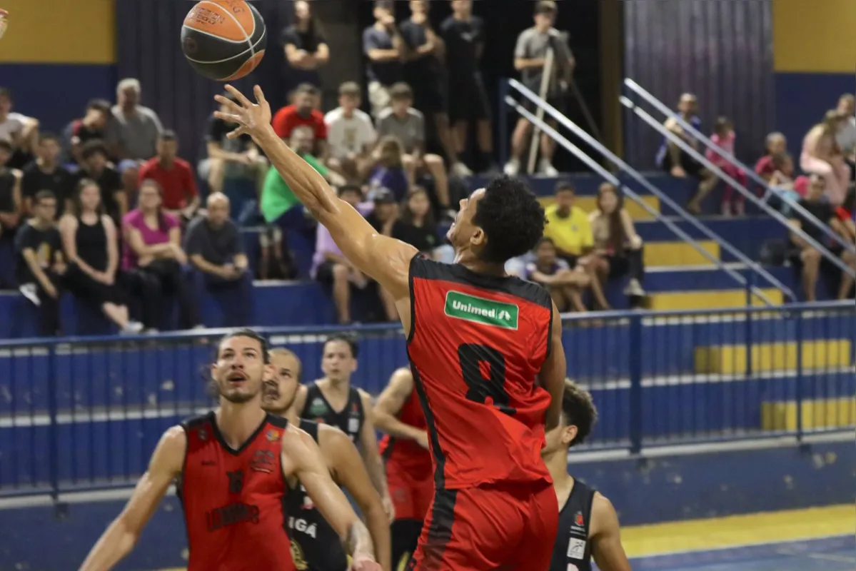 Imagem ilustrativa da imagem Com 101 pontos, Londrina Basketball conquista 5ª vitória no Paranaense