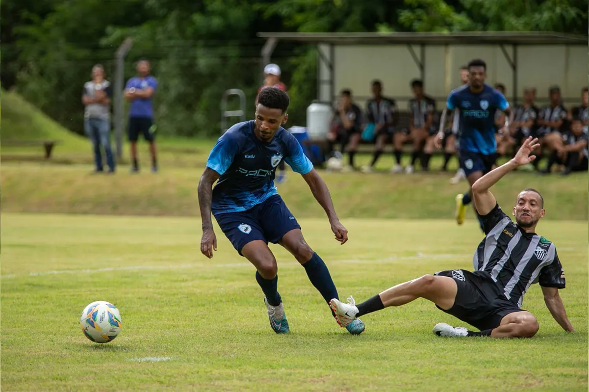 Com a ausência de Calyson, que se recupera de uma lesão muscular no DM, Henrique tem treinado entre os titulares e deve começar jogando na estreia da Série C