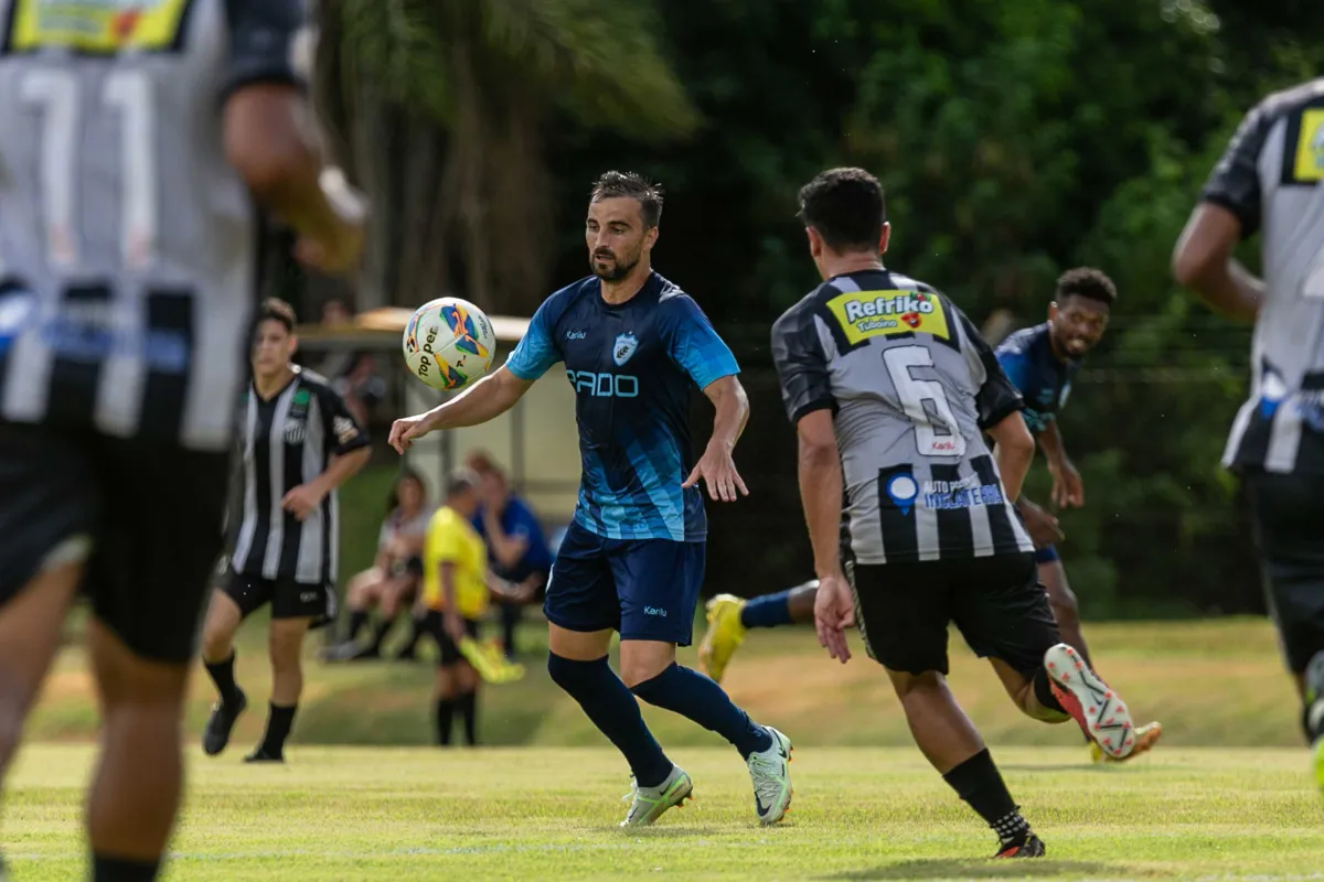 Técnico Claudinei Oliveira promete dar sequência para Rafael Longuine como titular no meio-campo do Londrina
