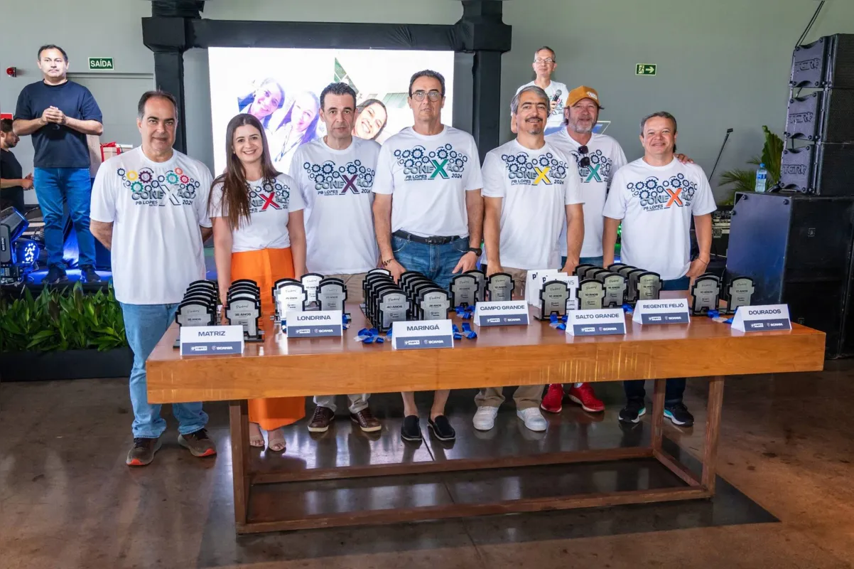 O diretor da PB, José Henrique de Souza Gomes com os gerentes Glaucia Geromel, Nilton Theodoro, Fabio Rezende, Arthur Pereira Lima Junior, Marcelo Bozolan e Luiz Nantes