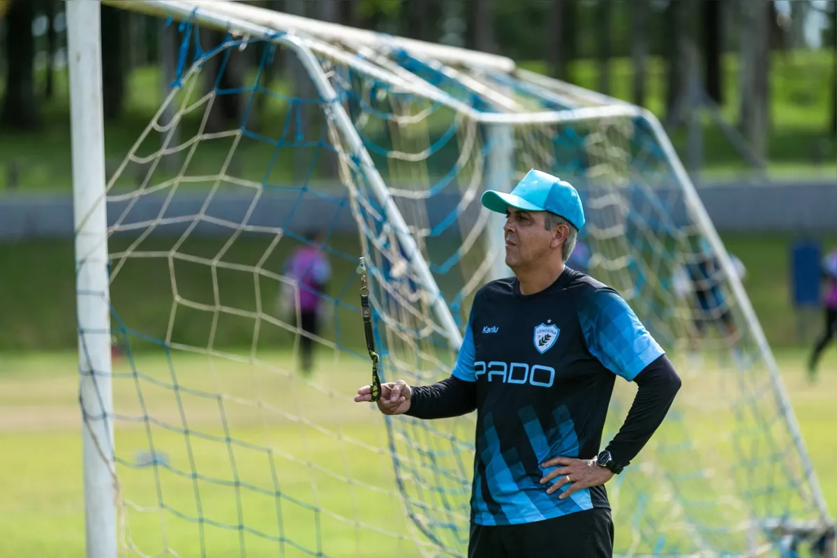 Técnico Emerson Ávila ainda não conseguiu dar um padrão de jogo ao LEC: time tenta se distanciar da ZR e entrar no G8 do Paranaense