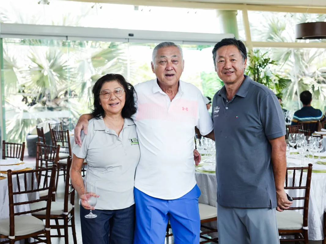 Tiemi Ogawa, o anfitrião Dr Miguita e Milton Ogawa