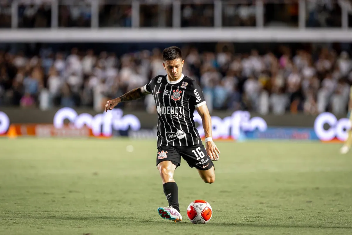 O meia argentino Rodrigo Garro estreou pelo Timão no clássico contra o Santos: jogador é a principal contratação do Corinthians para a temporada